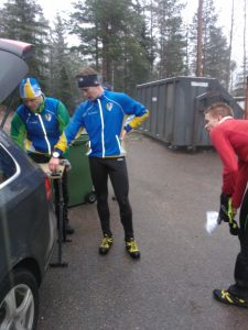 Anssi puhaltaa, Lari purkaa