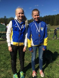 Plaketeilla Maria ja Elisa