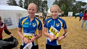 Aino ja Roosa taivalsivat matkaa osin yhdessä (D15)